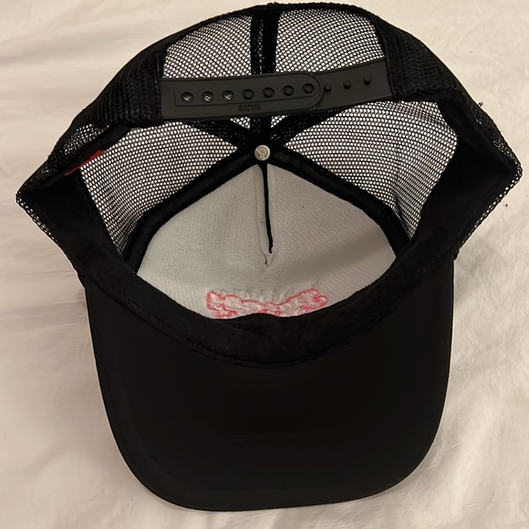 Hot Girl Walk® NYC Trucker Hat - Picture 4 of 4